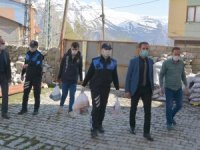 Hakkari polisinden vatandaşlara yardım eli