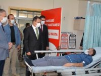 Vali Akbıyık, kazada yaralananları ziyaret etti