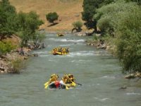 Şırnak'ta sosyal mesafeli rafting