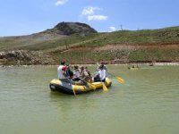 Vali Akbıyık sporcularla birlikte rafting ve kano yaptı