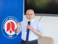 Rektör Pakiş ildeki gazetecilerle bir araya geldi