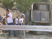 Askerleri taşıyan otobüs devrildi: 5 şehit, 27 yaralı