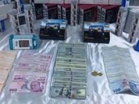 Çaldıkları altınları bozdurup dolara çevirmişler