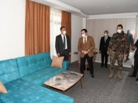 Vali Akbıyık, yeni öğretmen evininde incelemelerde bulundu