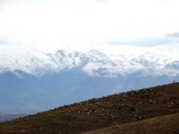 Yüksekova'ya mevsimin ilk karı düştü