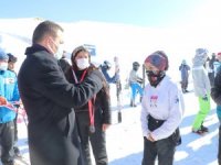 Hakkari’de “Kayak İl Birinciliği” yarışması