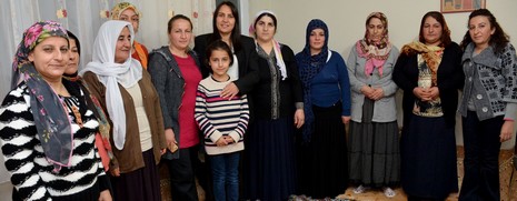 25-kasim-icin-evlerde-toplaniyorlar-1.jpg 25-kasim-icin-evlerde-toplaniyorlar-1.jpg