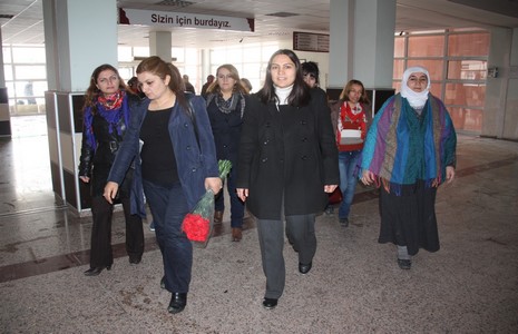 dilek-hatipoglu-8-mart-kutlamalari-1.jpg dilek-hatipoglu-8-mart-kutlamalari-1.jpg