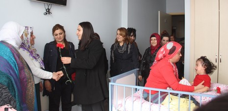 dilek-hatipoglu-8-mart-kutlamalari-5.jpg dilek-hatipoglu-8-mart-kutlamalari-5.jpg