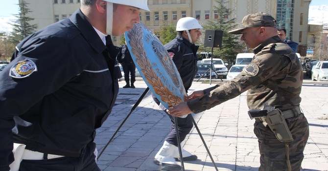 polis-haftasi-emniyet-muduru-celenk.jpg