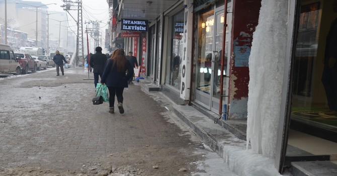 yuksekova-yi-buz-kesti-2.jpg