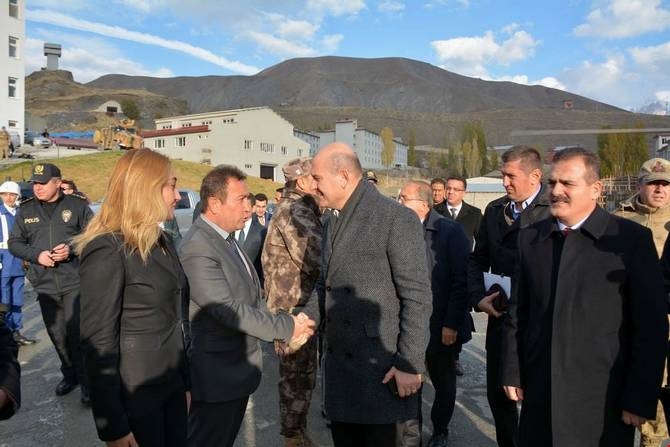 Bakan Soylu, Hakkari’de yaralı askerleri ziyaret etti galerisi resim 13