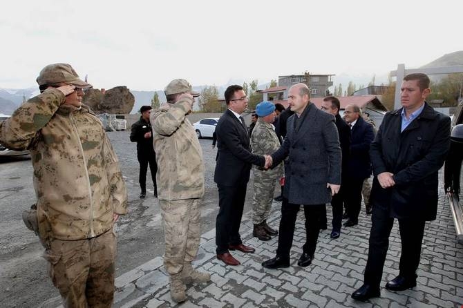 Bakan Soylu, Hakkari’de yaralı askerleri ziyaret etti galerisi resim 14