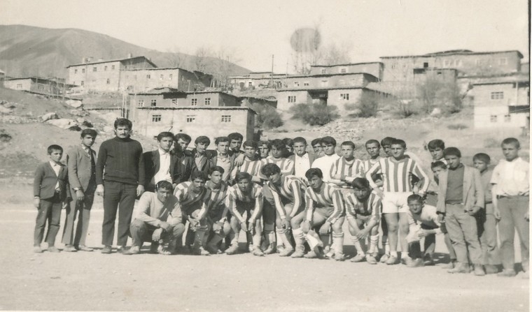 Hakkâri futbolunda eski kareler.1 galerisi resim 1