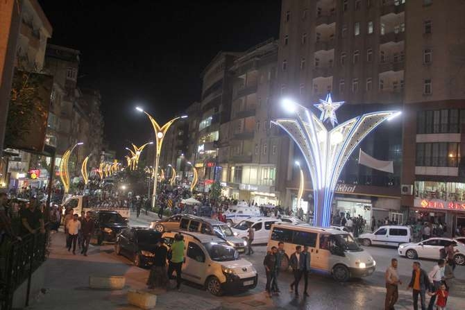 Vali Akbıyık vatandaşın bayramını kutladı galerisi resim 1