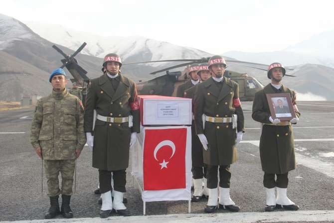 Şehit Çabuk için Hakkari'de tören düzenlendi galerisi resim 1