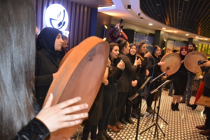 Vali Toprak, türkülerle Hakkari’den ayrıldı galerisi resim 1