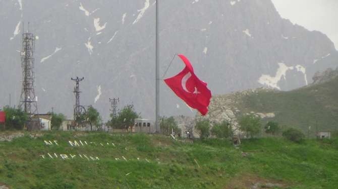 Hakkari'de fırtına dehşeti yaşandı galerisi resim 3