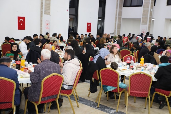 Şehit ve Gazi ailelerine iftar yemeği galerisi resim 12