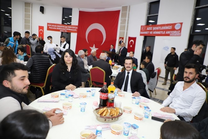 Şehit ve Gazi ailelerine iftar yemeği galerisi resim 3