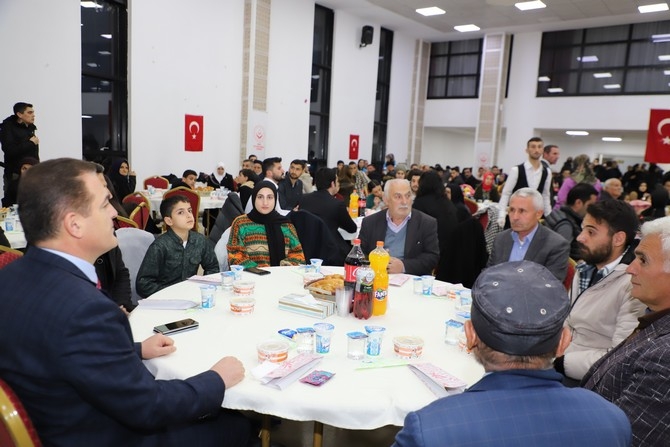 Şehit ve Gazi ailelerine iftar yemeği galerisi resim 5
