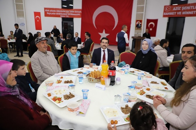 Şehit ve Gazi ailelerine iftar yemeği galerisi resim 6