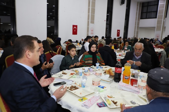 Şehit ve Gazi ailelerine iftar yemeği galerisi resim 9