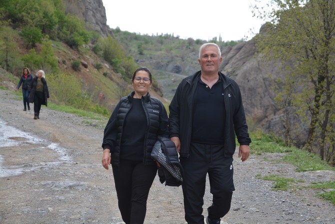 Turistler Ters lale bahçesine hayran kaldı galerisi resim 39