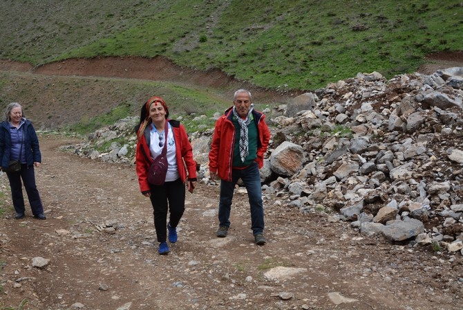 Turistler Ters lale bahçesine hayran kaldı galerisi resim 5