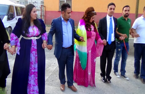 Ertuş ailesinin mutlu günü galerisi resim 38