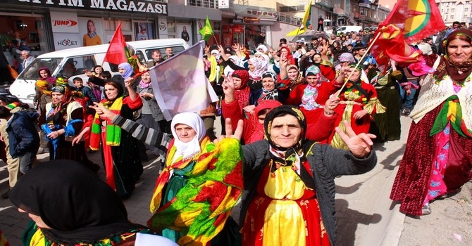 Ulusal Kıyafet yürüyüşüne onbinler katıldı galerisi resim 1