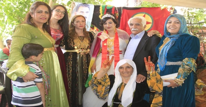 Aksu ve Özek ailesinin mutlu günü galerisi resim 18