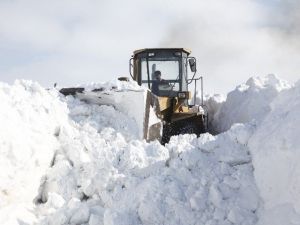 3 Metre Karda Yol Açma Çalışması