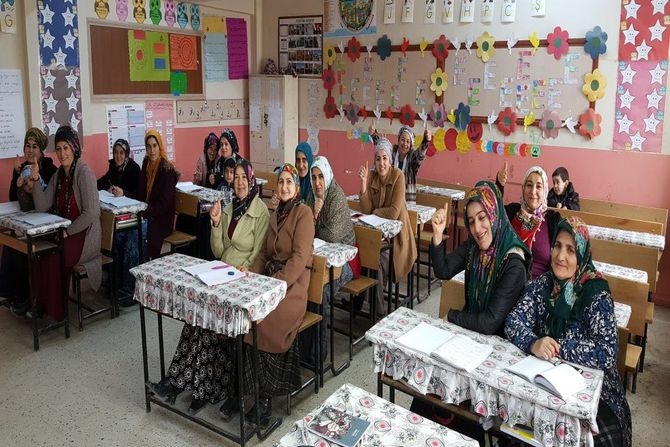 Hakkarili kadınlar okuma-yazma öğreniyor! galerisi resim 15