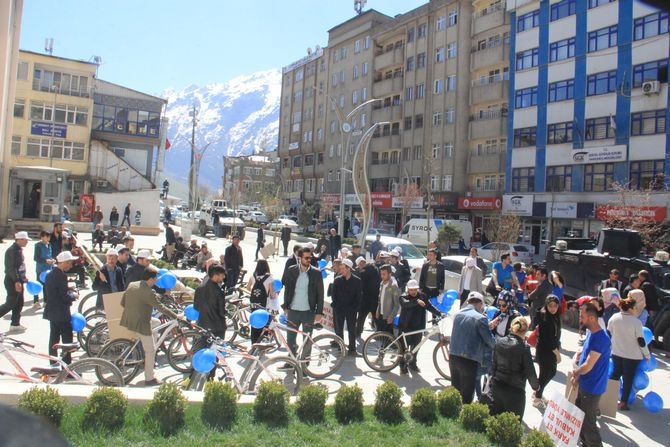 Otizm farkındalık yürüyüşü galerisi resim 1