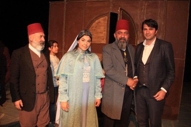 "Usta" isimli tiyatro oyunu Hakkari'de sergilendi galerisi resim 32