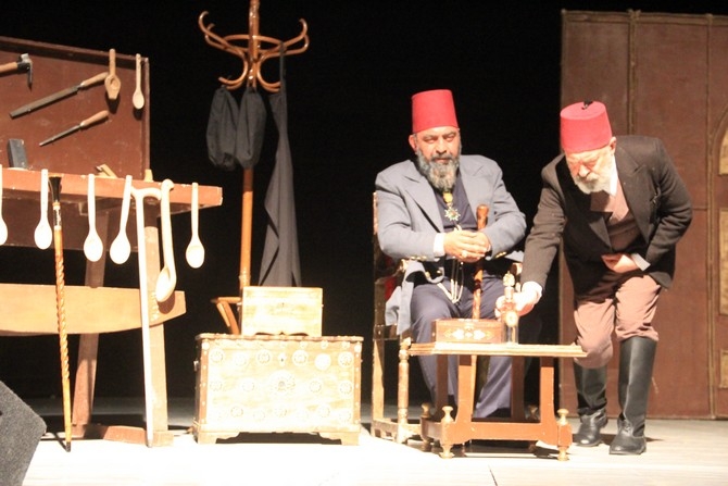 "Usta" isimli tiyatro oyunu Hakkari'de sergilendi galerisi resim 6