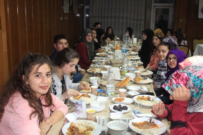 Genç Memur-Sen’den anlamlı iftar yemeği galerisi resim 1