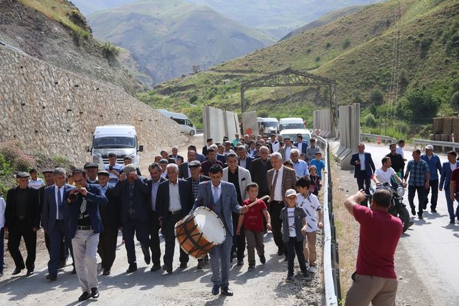 Halk askerle halay çekti galerisi resim 10