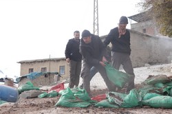 BARİKATLARI KALDIRILMAYA BAŞLANDI