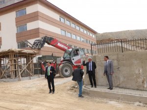 Hakkari'deki okul inşaatları son hız devam ediyor