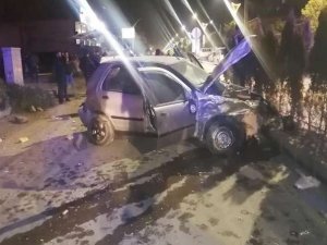 Van’da sıkışmalı trafik kazası: 2 yaralı
