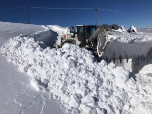 Hakkari askeri üs bölgelerde karla mücadele