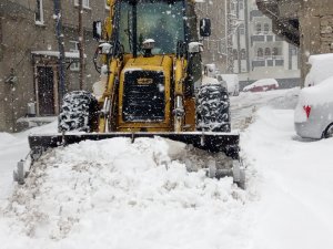 Belediye 16 araçla karla mücadele başlattı
