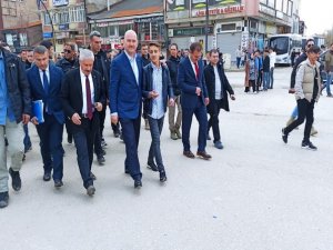 Başkan Özbek, bayramda halkla iç içe