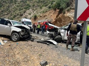 Hakkari'de trafik kazası 6 yaralı