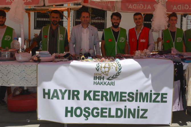 Hakkari İHH genç gönüllüler kermes düzenledi