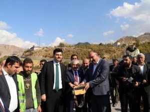 Özbek: Başkanlarımız hizmete birbirleriyle yarışıyor
