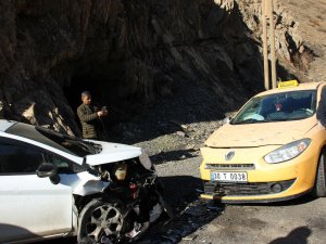 Hakkari'de trafik kazası; 7 yaralı