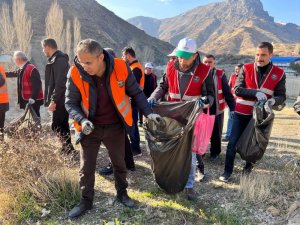 Şemdinli'de çöp toplanma seferberliği